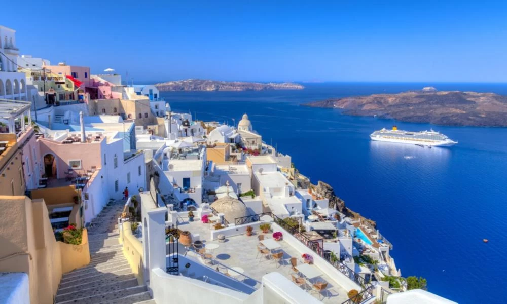 Από τη Σαντορίνη το μήνυμα Μητσοτάκη για την επανεκκίνηση του τουρισμού